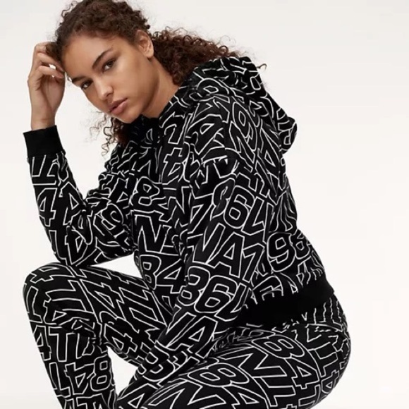 Aritzia TNA Whitecap Hoodie in Black and White graphic  TNA 1984 size XXS - Picture 16 of 16